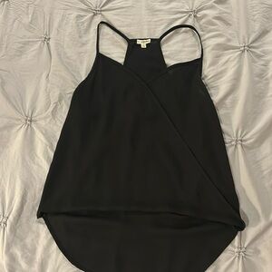 Flowy breathable black tank